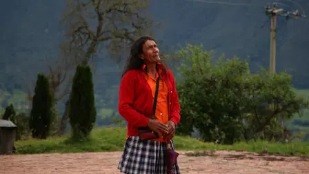 Miss María, Skirting the Mountain