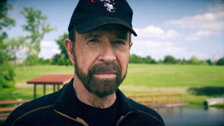 Chuck Norris : Son guide définitif des véhicules militaires