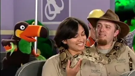 The Wheels on the Bus Video: Mango and Papaya's Animal Adventures