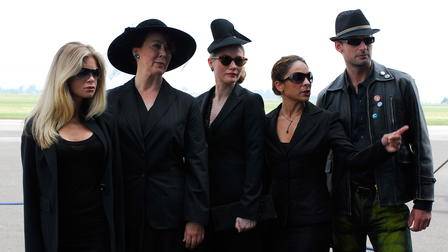 Tan muertos como yo: La película