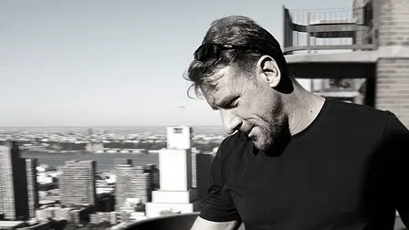 Vivo solo en mi cielo - El cantante Günther Groissböck