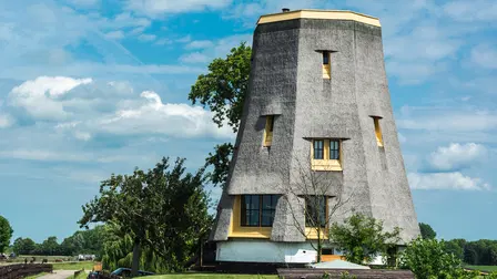 World's Most Extreme Homes
