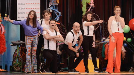 Buyur Bi'De Burdan Bak