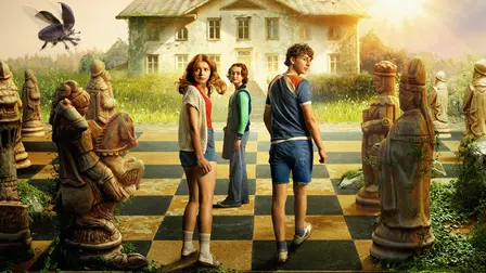 Tordyveln flyger i skymningen