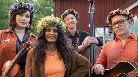 Midsommarkonsert från Guddehjälm - syntolkat