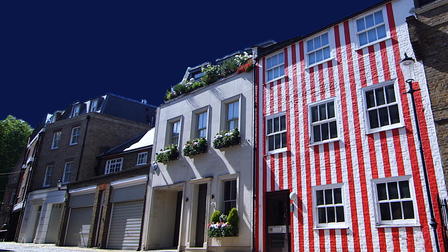 Posh Neighbours at War