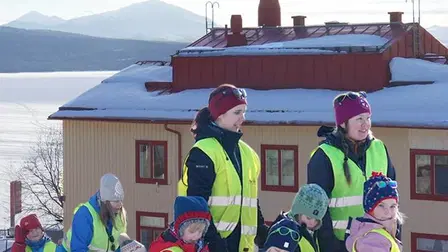 Vi går på samiska förskolan