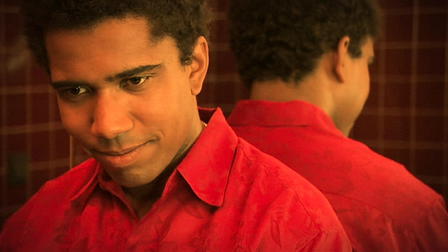 Leende guldbruna ögon