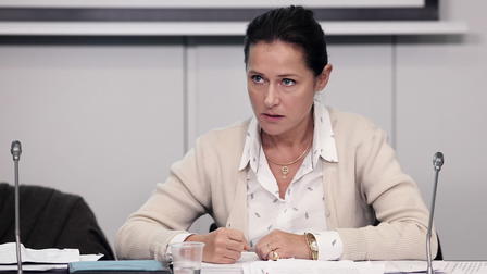 Kvinnen fra Brest - Kampen mot legemiddelindustrien