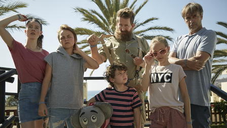 Me neljä ja isä auringossa