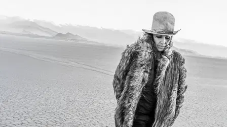 Linda Perry: Let It Die Here