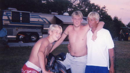 Nick y Aaron Carter: El amor duele
