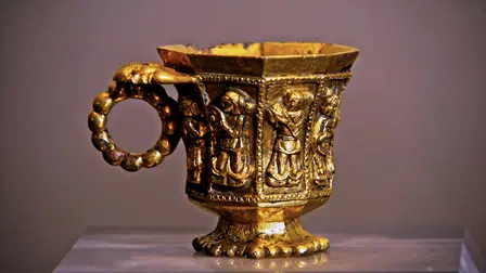 Saqueadores de tumbas (Doblado)
