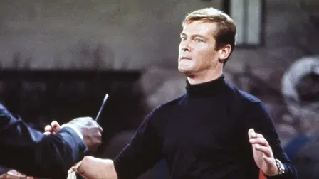 007: Elä ja anna toisten kuolla